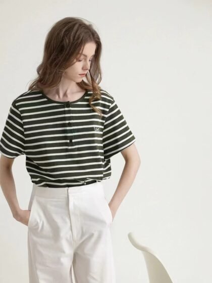 Embroidered Short Sleeve Knit Top